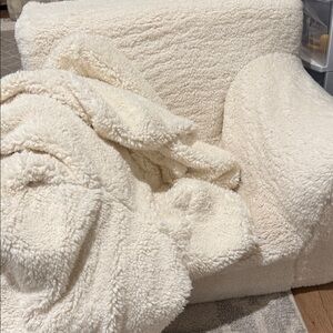 Pottery Barn Kids Sherpa chair cover